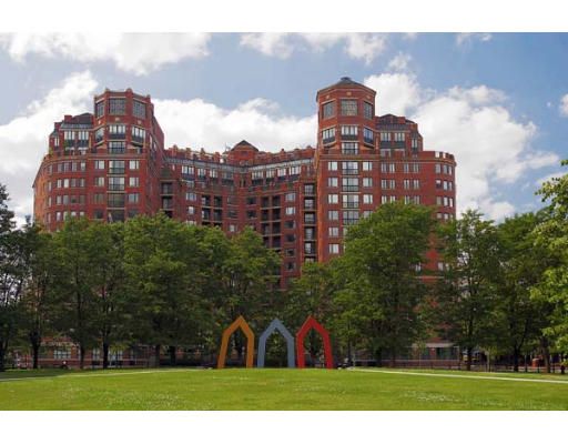 Click for River Court Condominiums slideshow Click for River Court Condominiums slideshow